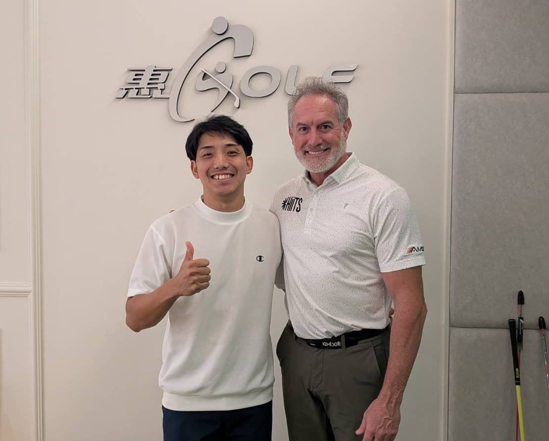 松山英樹選手のトレーナーを務めた世界ドラコン王者 “ファスト・エディ” フェルナンデス氏と山崎壱鉱
